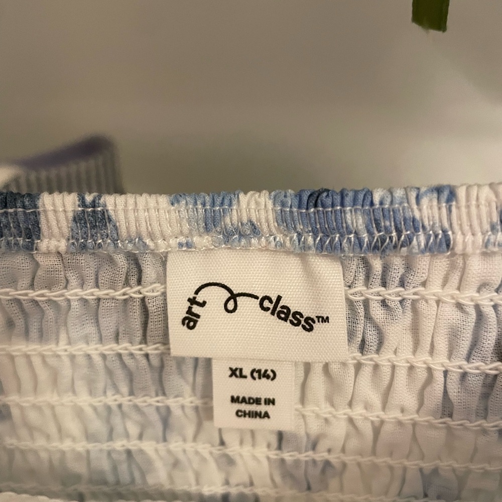 🔴ART CLASS FLORAL RUFFLE TOP - Picture 2 of 2